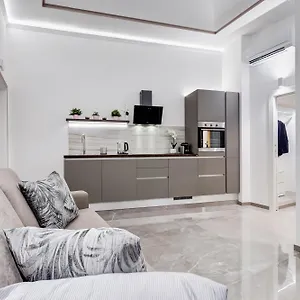Unoseitre - Luxury & Roma
